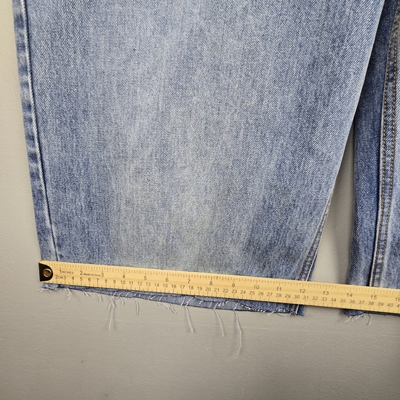 Elwood Jean Shorts Raw Hem Med Wash Blue Mens Size 36 - Picture 12 of 12